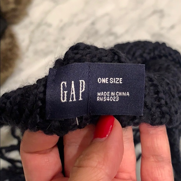 Gap 2 hats and 1 pair of gloves - Picture 4 of 8